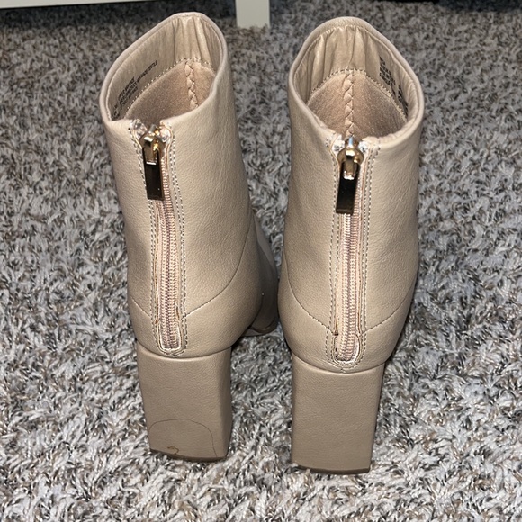 Ankle boots with heels - Picture 2 of 8